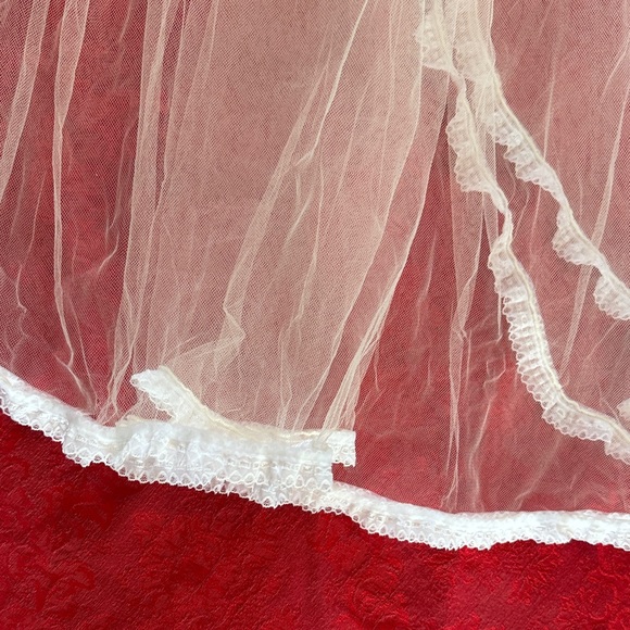 Elegant White Floral Lace Wedding Veil main image 4